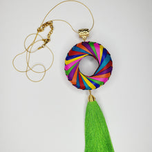 Cargar imagen en el visor de la galería, Collar Aro de Palma Multicolor Verde
