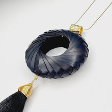 Cargar imagen en el visor de la galería, Collar Aro de Palma Negro
