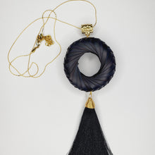 Cargar imagen en el visor de la galería, Collar Aro de Palma Negro

