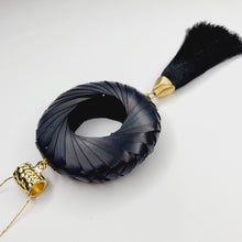 Cargar imagen en el visor de la galería, Collar Aro de Palma Negro
