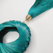 Cargar imagen en el visor de la galería, Collar Aro de Palma Aqua
