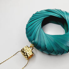 Cargar imagen en el visor de la galería, Collar Aro de Palma Aqua
