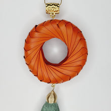 Cargar imagen en el visor de la galería, Collar Aro de Palma Naranja
