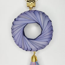 Cargar imagen en el visor de la galería, Collar Aro de Palma Lila
