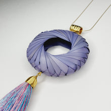 Cargar imagen en el visor de la galería, Collar Aro de Palma Lila
