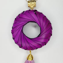 Cargar imagen en el visor de la galería, Collar Aro de Palma Bugambilia
