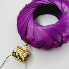 Cargar imagen en el visor de la galería, Collar Aro de Palma Bugambilia
