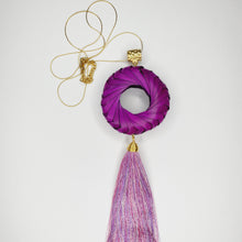 Cargar imagen en el visor de la galería, Collar Aro de Palma Bugambilia
