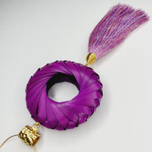 Cargar imagen en el visor de la galería, Collar Aro de Palma Bugambilia
