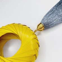 Cargar imagen en el visor de la galería, Collar Aro de Palma Amarillo
