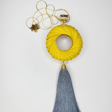 Cargar imagen en el visor de la galería, Collar Aro de Palma Amarillo
