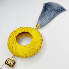 Cargar imagen en el visor de la galería, Collar Aro de Palma Amarillo
