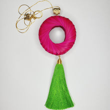 Cargar imagen en el visor de la galería, Collar Aro de Palma Rosa
