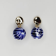 Charger l&#39;image dans la galerie, Boucles d&#39;oreilles coeur Talavera bleues
