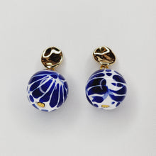 Charger l&#39;image dans la galerie, Boucles d&#39;oreilles coeur Talavera bleues
