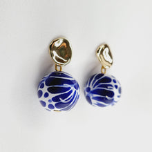 Charger l&#39;image dans la galerie, Boucles d&#39;oreilles coeur Talavera bleues
