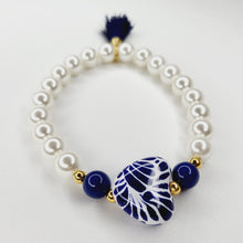 Cargar imagen en el visor de la galería, Pulsera Corazón Talavera - Azul Tradicional
