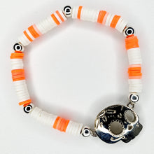 Cargar imagen en el visor de la galería, Pulsera Calavera Plateada Caucho
