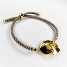 Cargar imagen en el visor de la galería, Calavera Dorada Ajustable Beige
