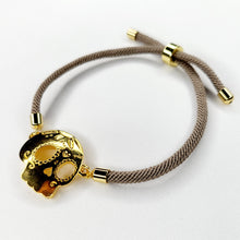 Cargar imagen en el visor de la galería, Calavera Dorada Ajustable Beige
