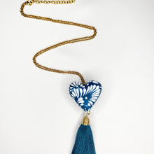 Cargar imagen en el visor de la galería, Corazón chico Talavera turquesa
