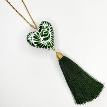 Cargar imagen en el visor de la galería, Corazón chico Talavera verde seco
