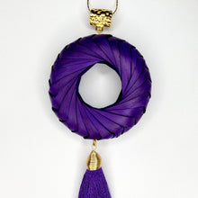 Cargar imagen en el visor de la galería, Collar Aro de Palma Morado
