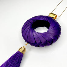 Cargar imagen en el visor de la galería, Collar Aro de Palma Morado
