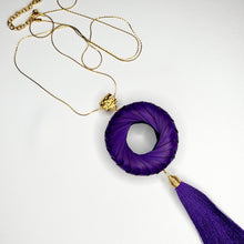 Cargar imagen en el visor de la galería, Collar Aro de Palma Morado
