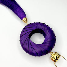 Cargar imagen en el visor de la galería, Collar Aro de Palma Morado
