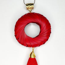 Cargar imagen en el visor de la galería, Collar Aro de Palma Rojo
