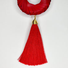 Cargar imagen en el visor de la galería, Collar Aro de Palma Rojo
