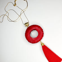 Cargar imagen en el visor de la galería, Collar Aro de Palma Rojo
