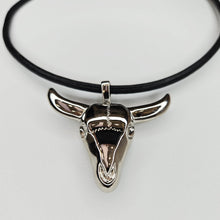 Cargar imagen en el visor de la galería, Collar de Toro Plata
