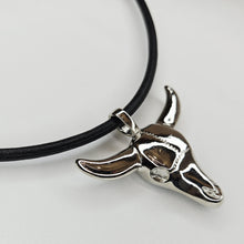 Cargar imagen en el visor de la galería, Collar de Toro Plata
