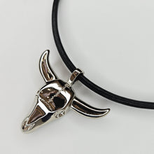 Cargar imagen en el visor de la galería, Collar de Toro Plata
